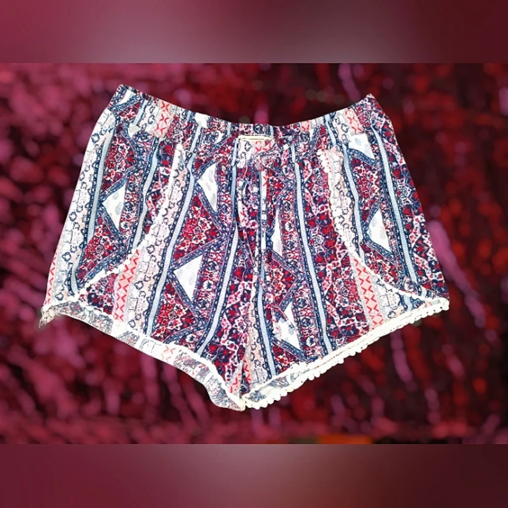 Soft pattern shorts - Picture 2 of 3